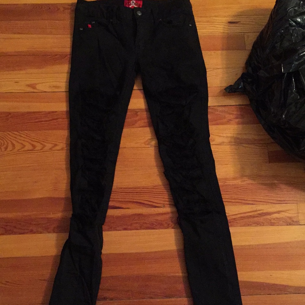 Black ripped skinny jeans